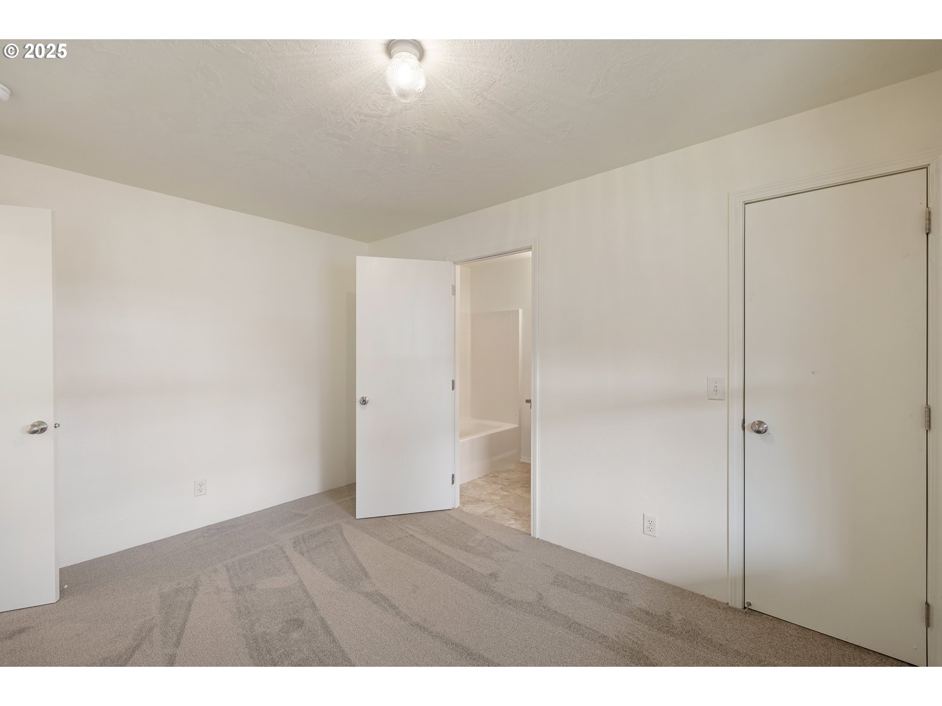 82849 Minnick Road Dexter, OR 97431 - Photo 12 of 41 a view of an empty room