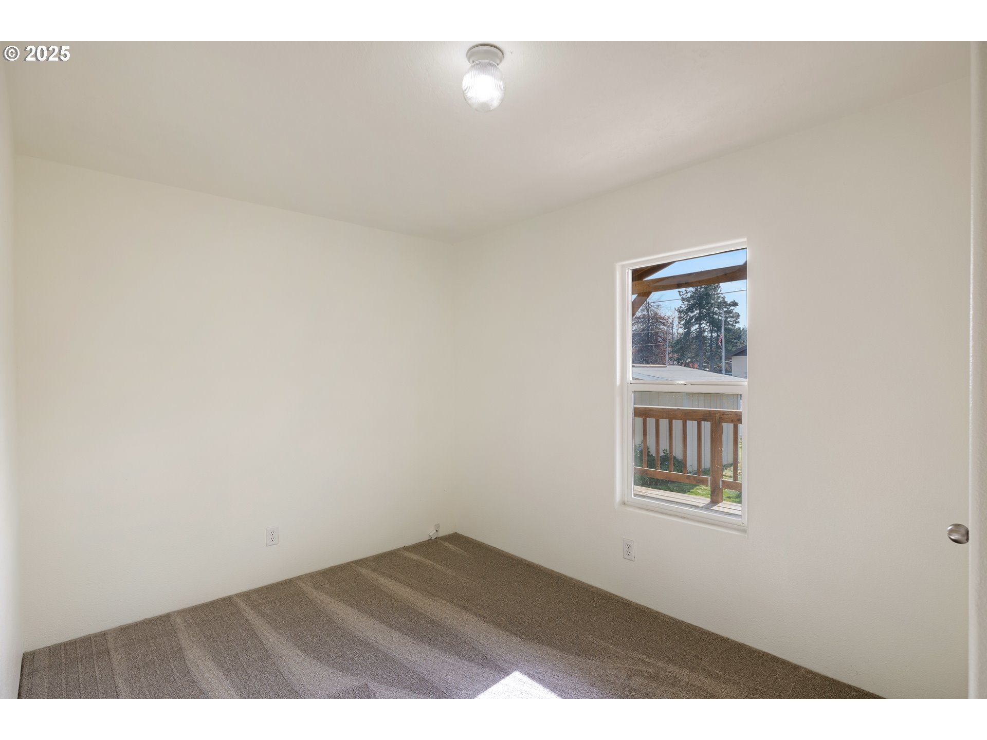 82849 Minnick Road Dexter, OR 97431 - Photo 19 of 41 a view of an empty room and window