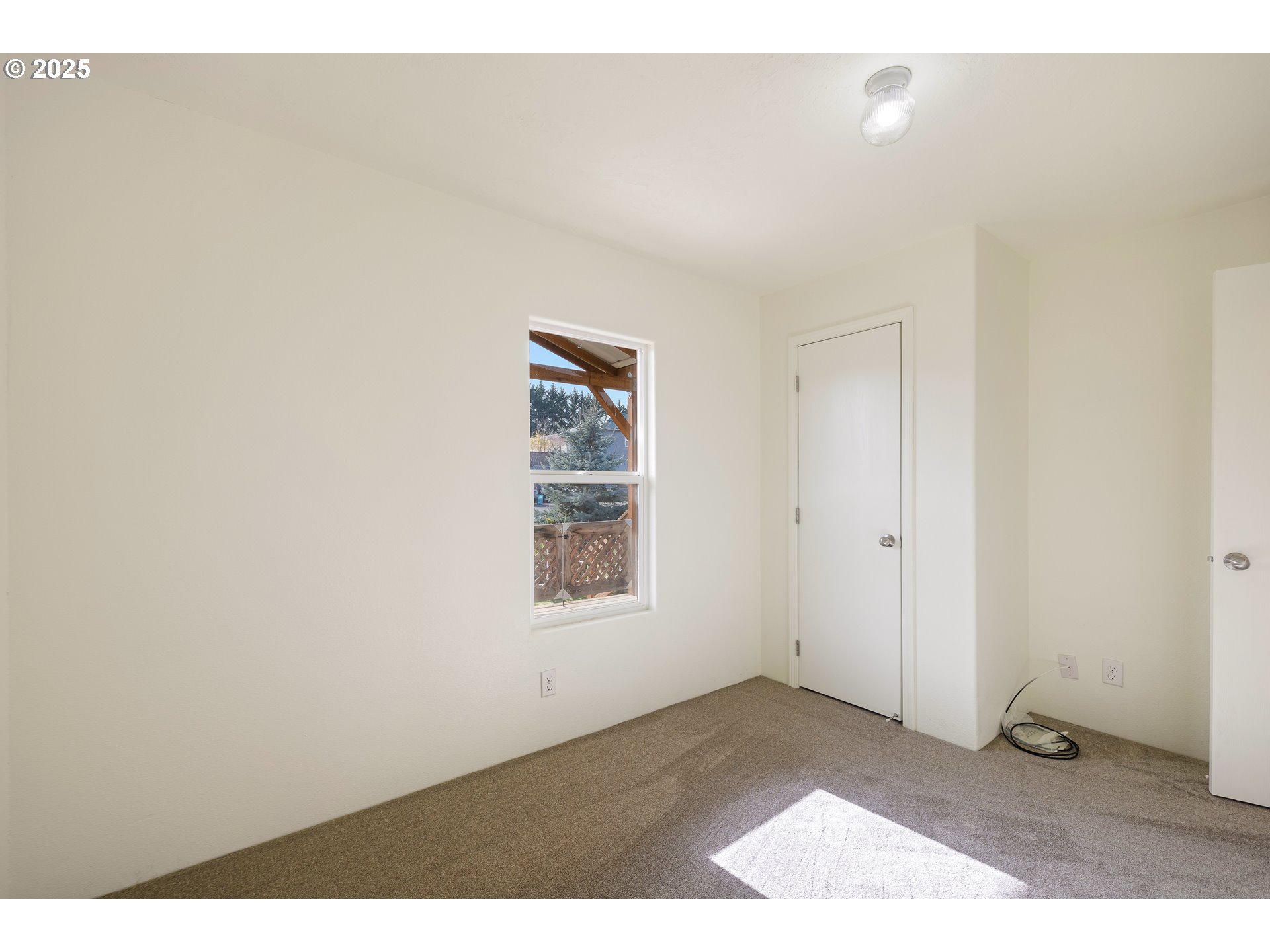 82849 Minnick Road Dexter, OR 97431 - Photo 20 of 41 a view of an empty room and window