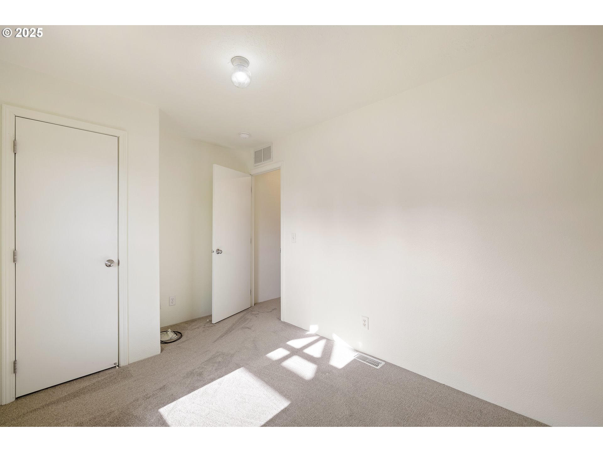 82849 Minnick Road Dexter, OR 97431 - Photo 21 of 41 a view of an empty room