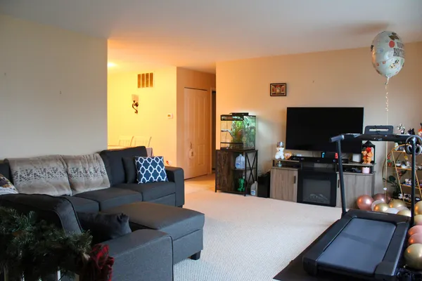 $2,200 | 247 Nantucket Harbor, Unit 247, Schaumburg, IL 60193