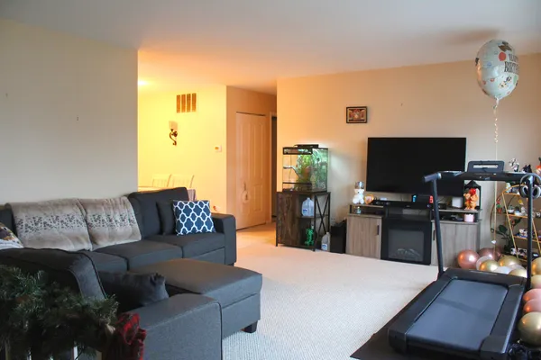$2,150 | 247 Nantucket Harbor, Unit 247, Schaumburg, IL 60193