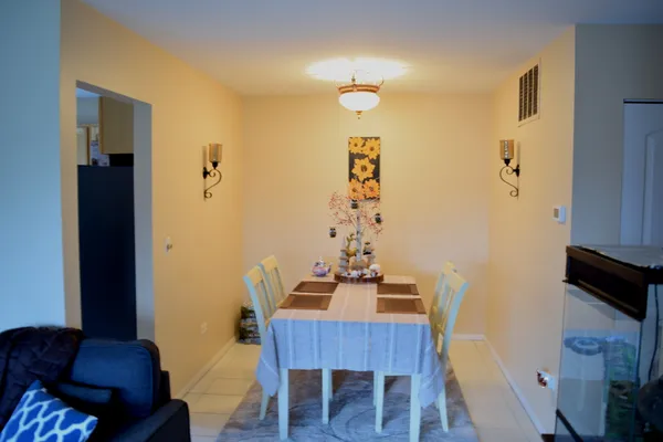 $2,200 | 247 Nantucket Harbor, Unit 247, Schaumburg, IL 60193