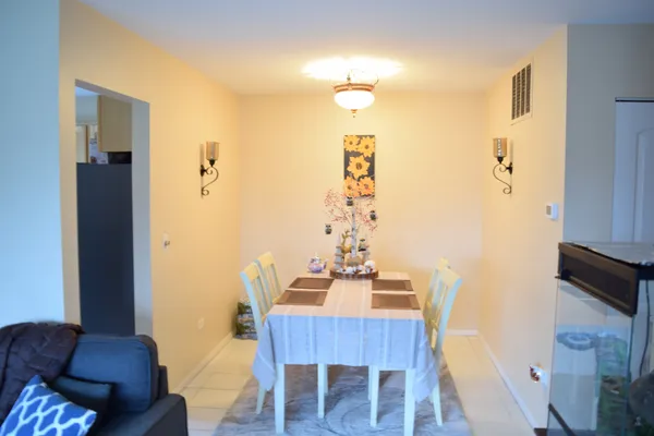 $2,150 | 247 Nantucket Harbor, Unit 247, Schaumburg, IL 60193