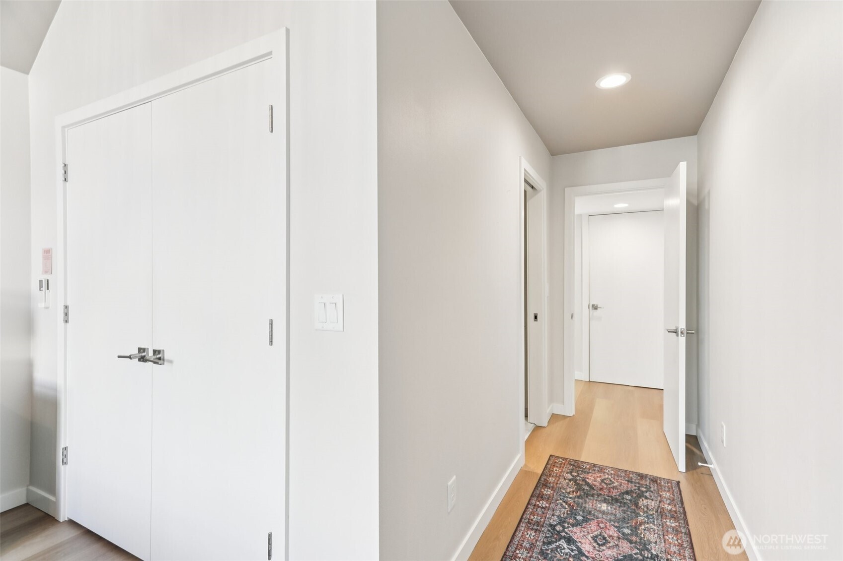 7514 43rd Avenue South, Unit B Seattle, WA 98118 - Photo 14 of 39