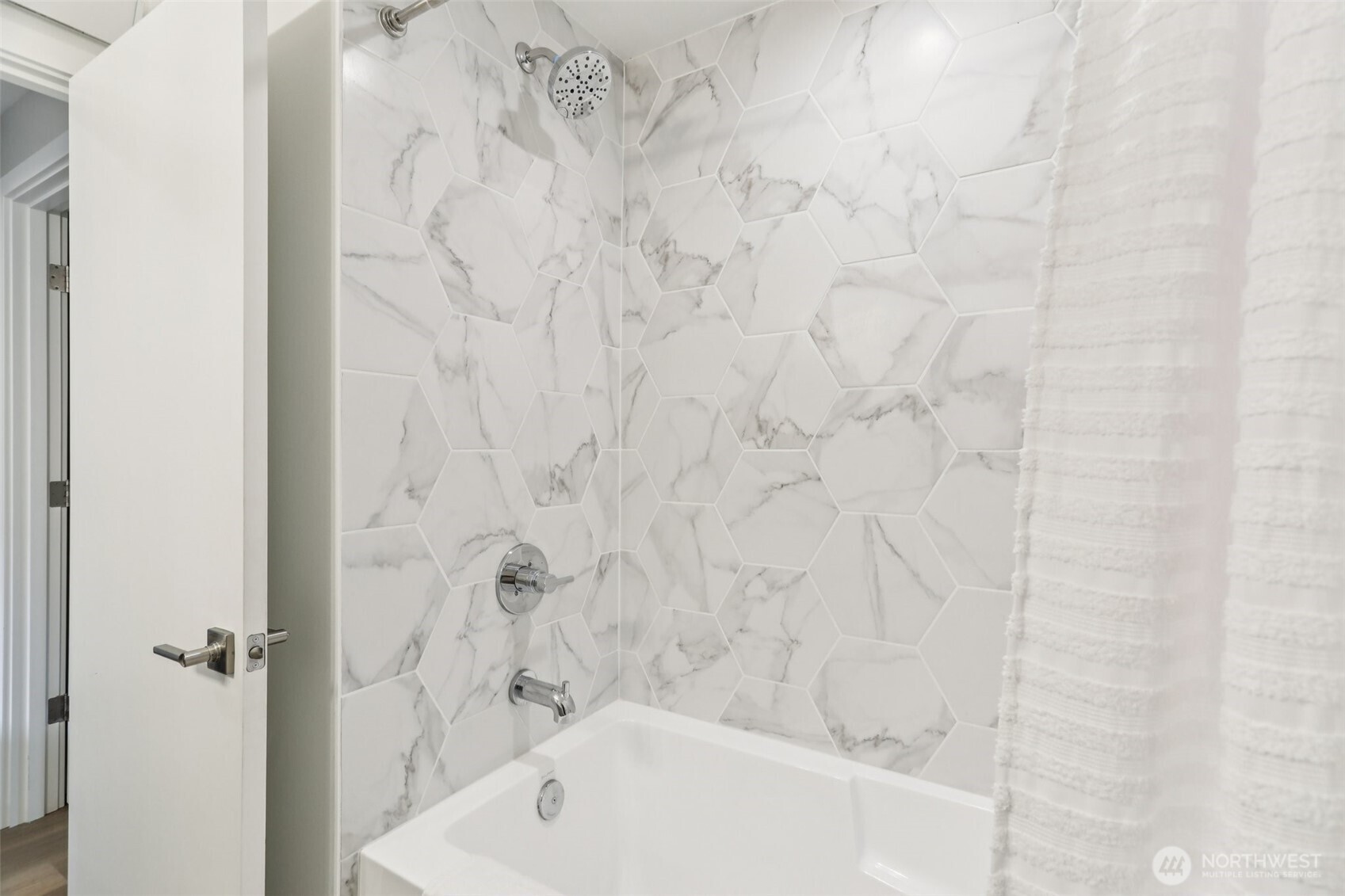 7514 43rd Avenue South, Unit B Seattle, WA 98118 - Photo 23 of 40 a bathroom with a bathtub
