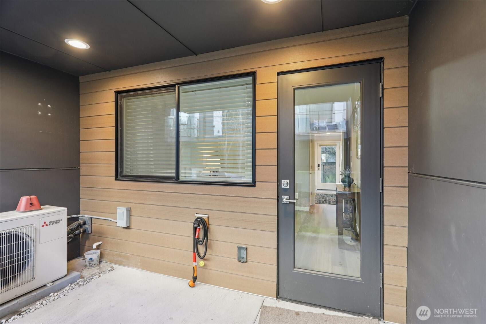 7514 43rd Avenue South, Unit B Seattle, WA 98118 - Photo 23 of 39