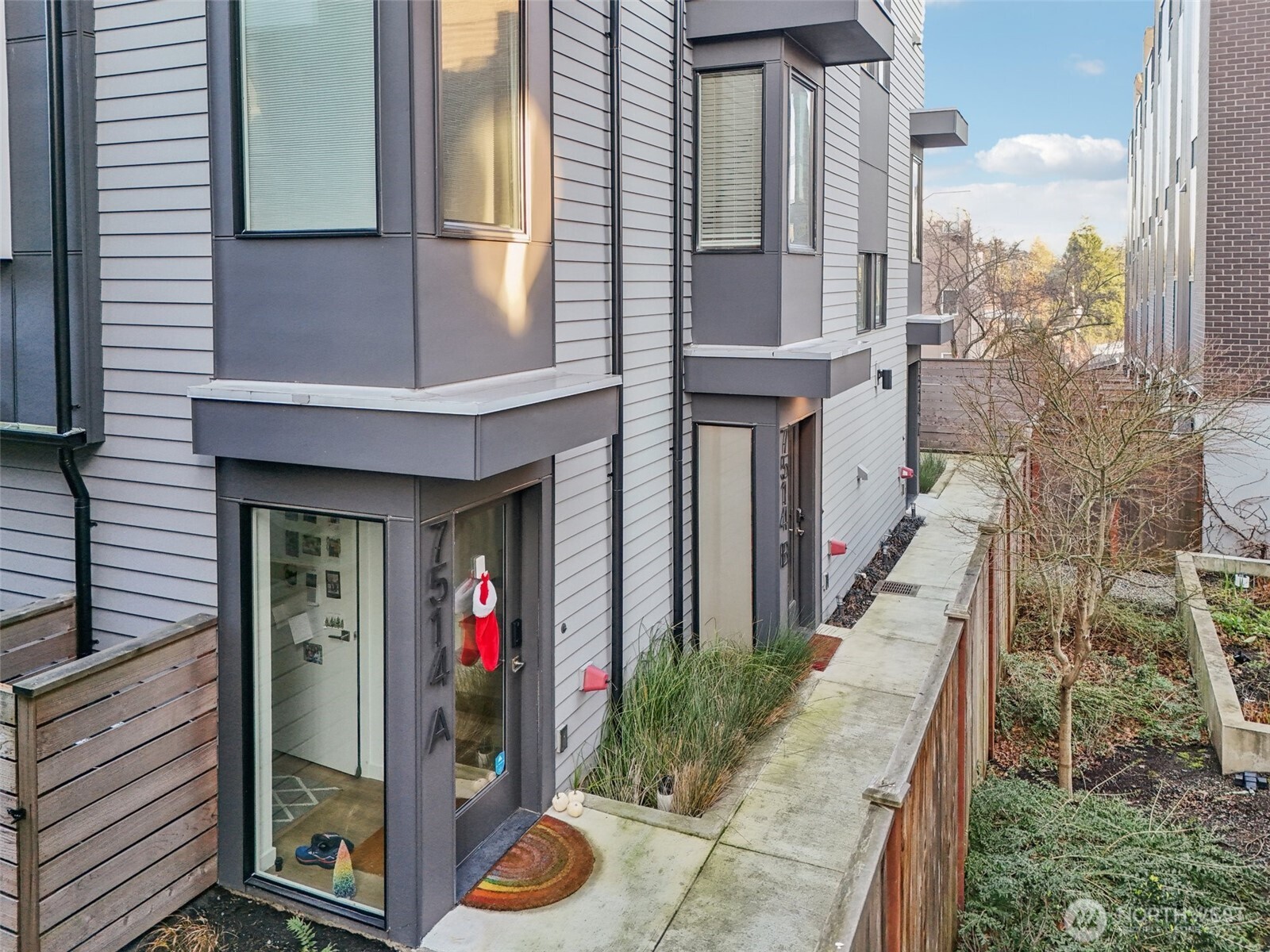 7514 43rd Avenue South, Unit B Seattle, WA 98118 - Photo 35 of 39