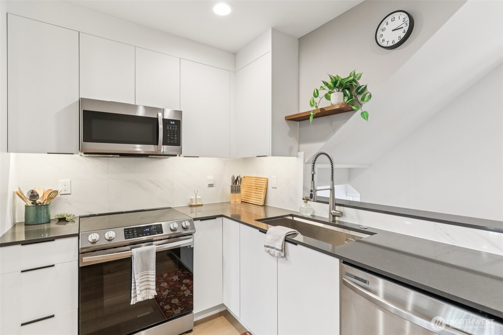 7514 43rd Avenue South, Unit B Seattle, WA 98118 - Photo 6 of 39