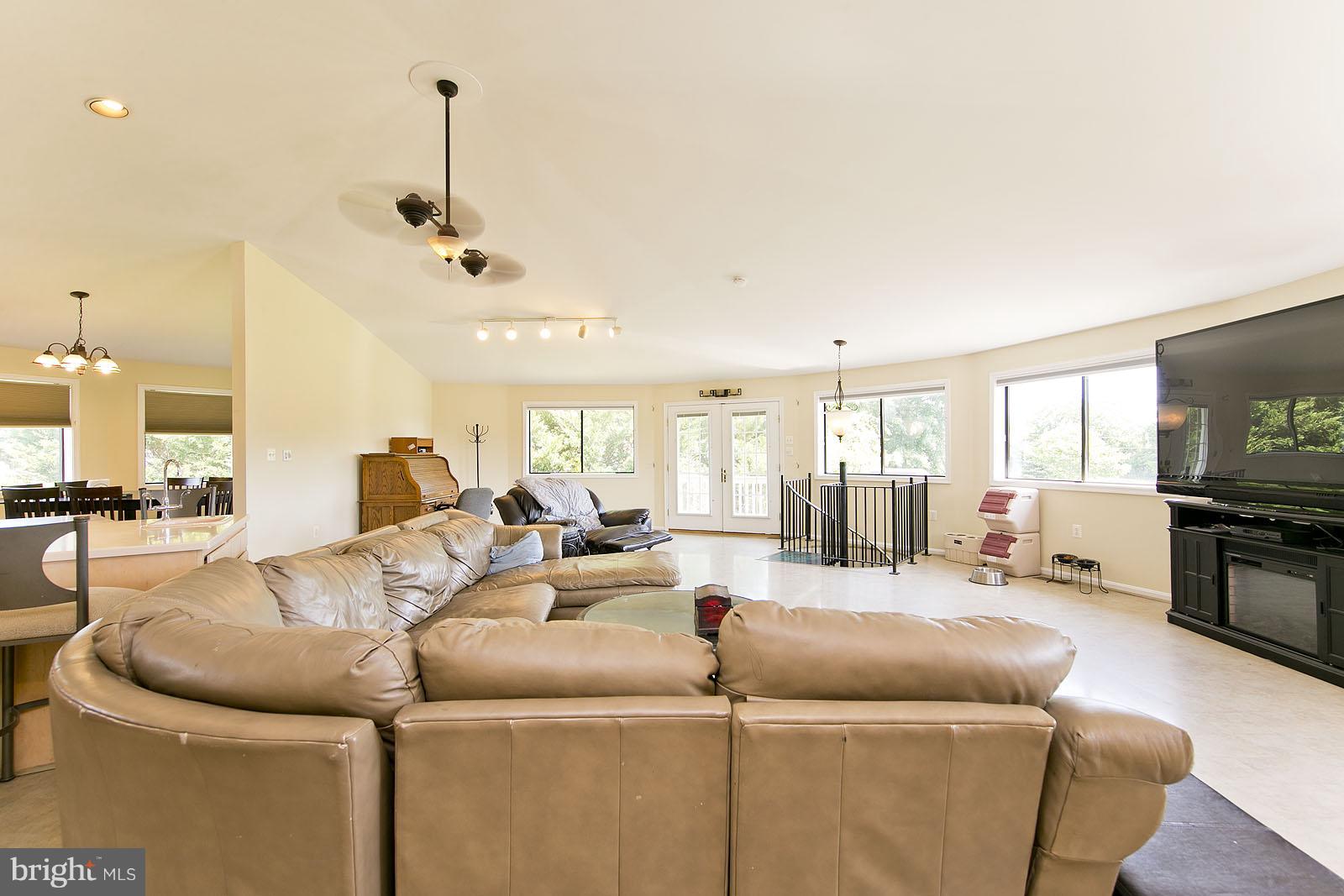 986 Browntown Road Boyce, VA 22620 - Photo 6 of 23 Family Room