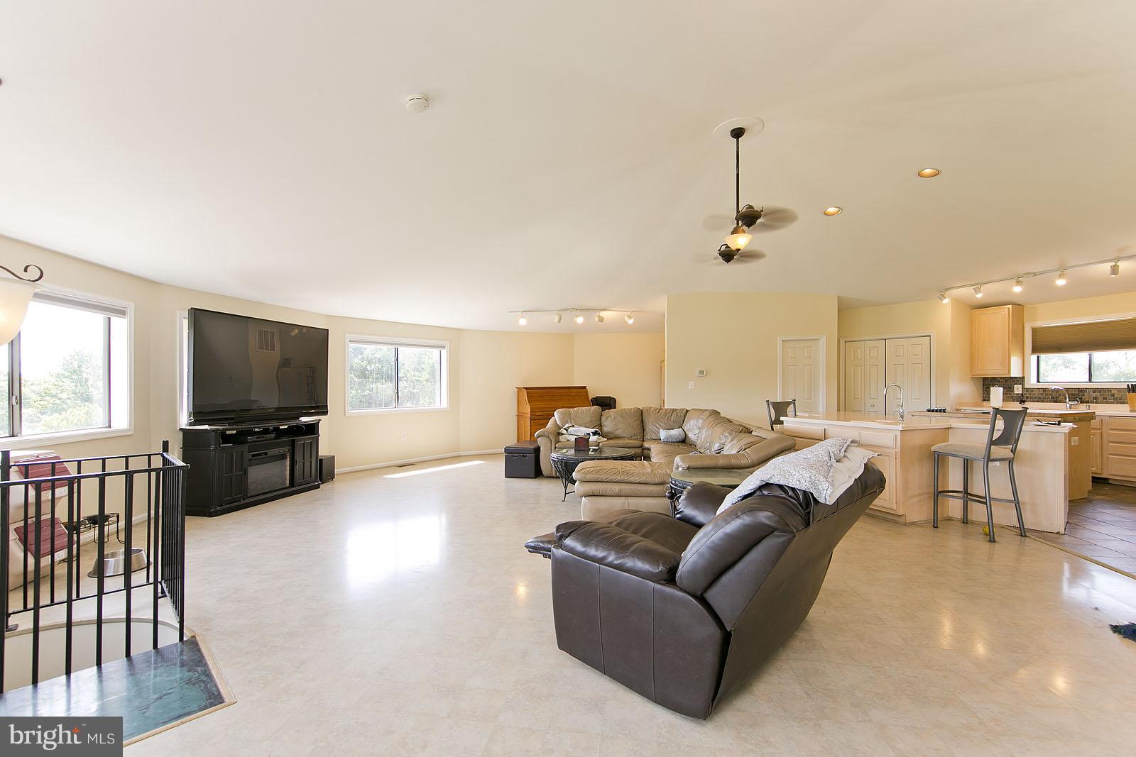 986 Browntown Road Boyce, VA 22620 - Photo 7 of 23 Family Room