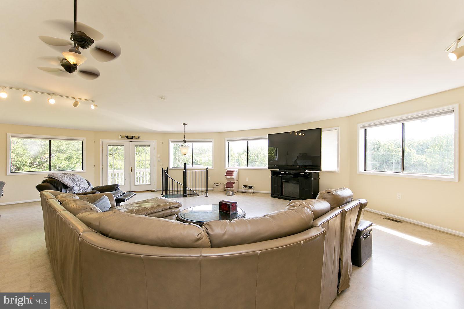 986 Browntown Road Boyce, VA 22620 - Photo 9 of 23 Family Room