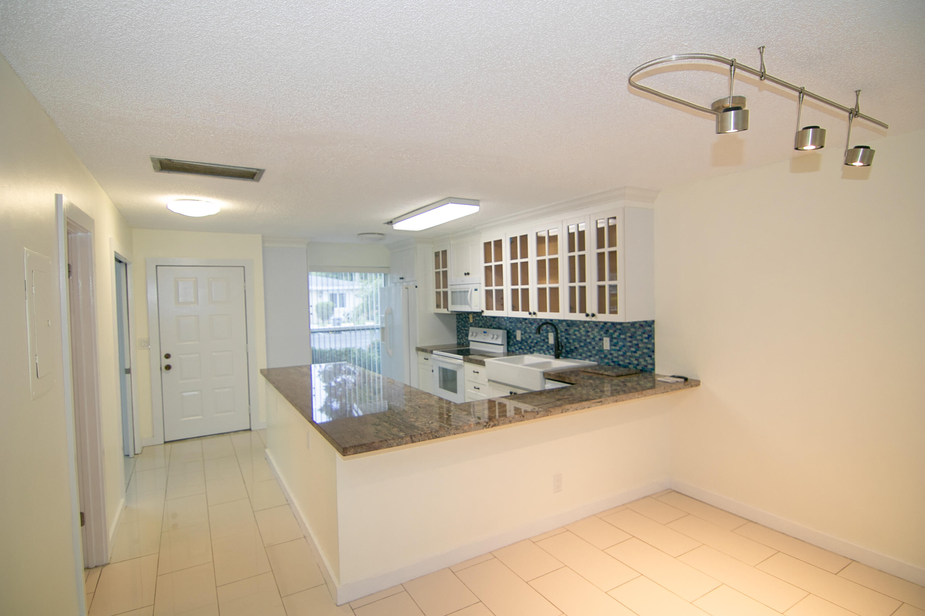 13741 Flora Place, Unit B Delray Beach, FL 33484 - Photo 7 of 34 Dining Area
