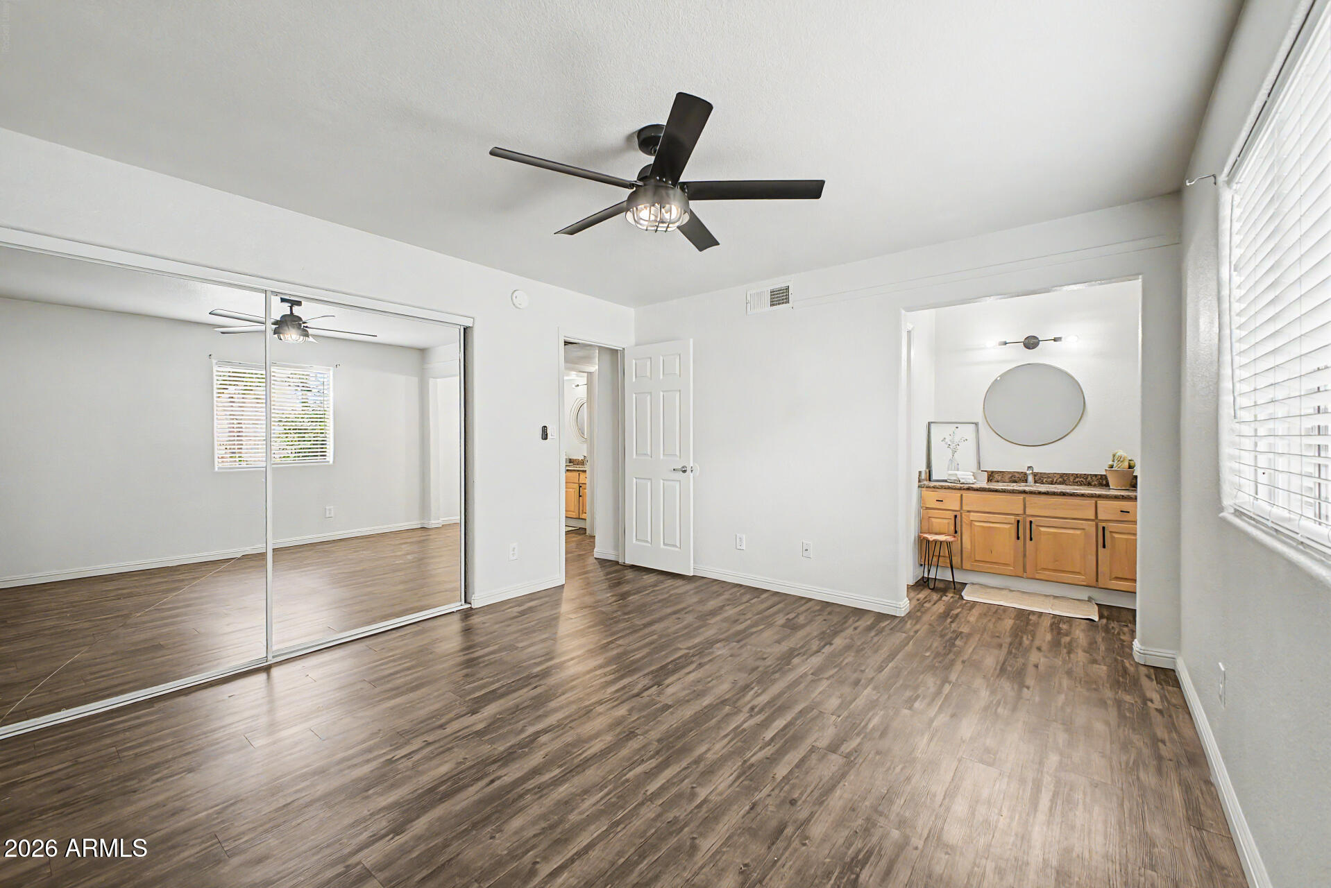 2121 West Royal Palm Road, Unit 1097 Phoenix, AZ 85021 - Photo 12 of 26 Primary Empty