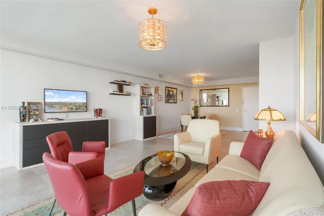 $685,000 | 5750 Collins Avenue, Unit 15E, Miami Beach, FL 33140