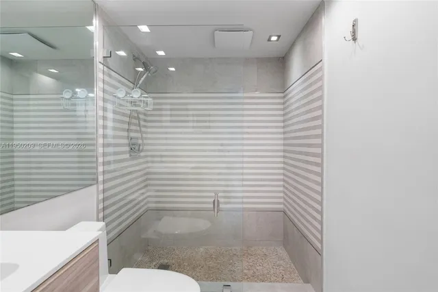 $685,000 | 5750 Collins Avenue, Unit 15E, Miami Beach, FL 33140