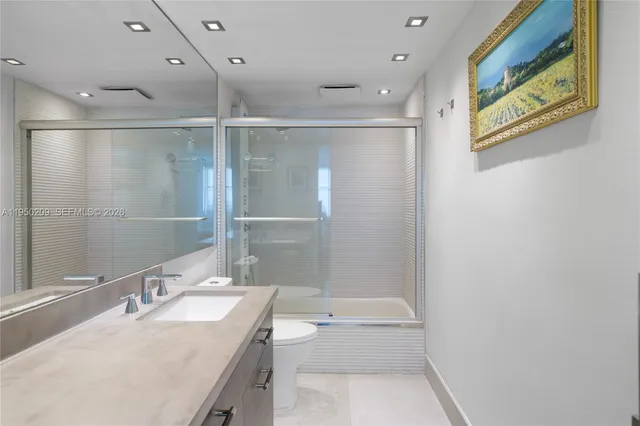 $685,000 | 5750 Collins Avenue, Unit 15E, Miami Beach, FL 33140