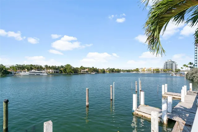 $685,000 | 5750 Collins Avenue, Unit 15E, Miami Beach, FL 33140