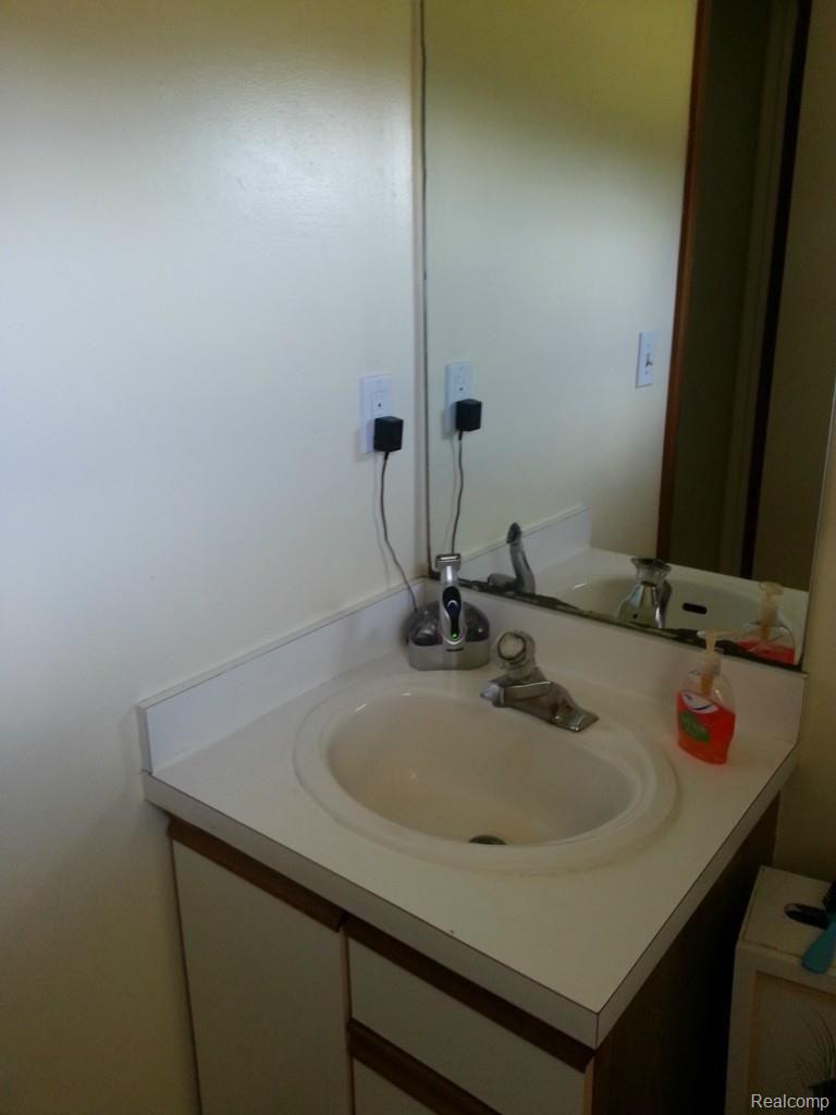 378 Holmes Road Allenton, MI 48002 - Photo 16 of 19 20140717_111945.jpg