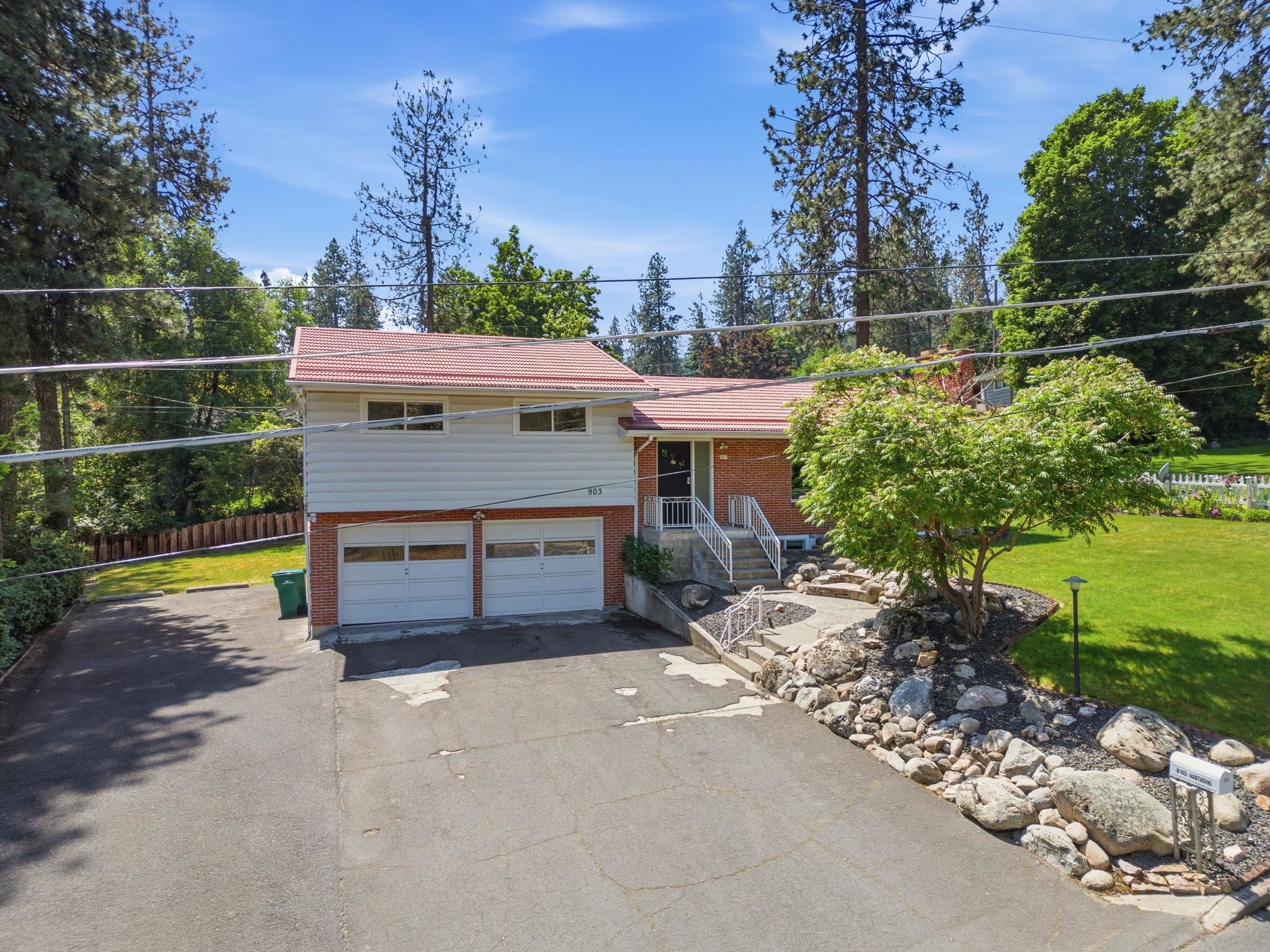 903 West Hawthorne Road Spokane, WA 99218 - Photo 3 of 50