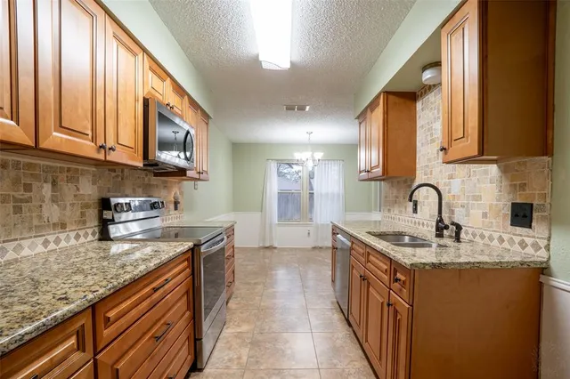 $320,000 | 4217 West Pleasant Forest Street, Arlington, TX 76015