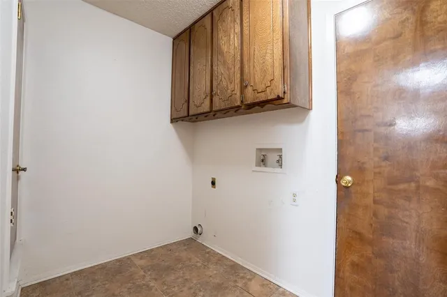 $320,000 | 4217 West Pleasant Forest Street, Arlington, TX 76015