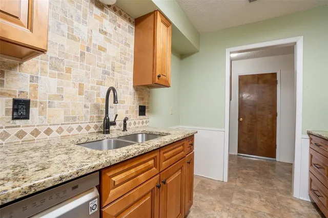 $320,000 | 4217 West Pleasant Forest Street, Arlington, TX 76015