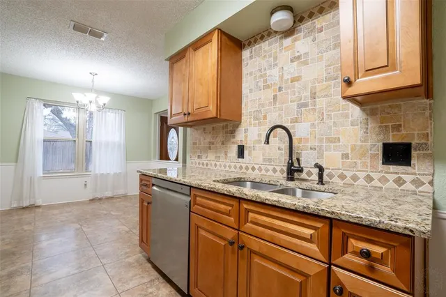 $320,000 | 4217 West Pleasant Forest Street, Arlington, TX 76015