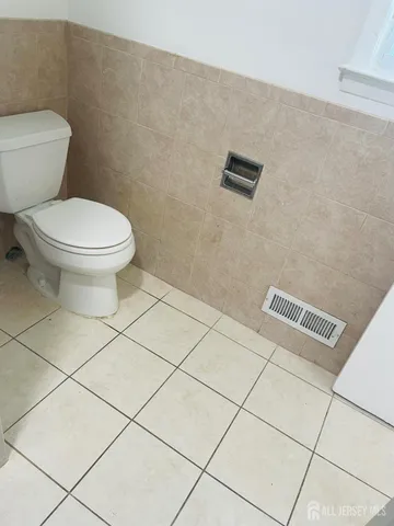 $2,800 | 144 Garfield Avenue, Colonia, NJ 07067