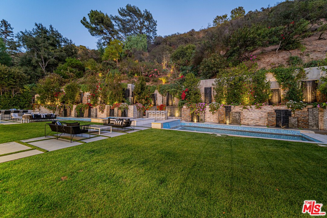 930 Roscomare Road Los Angeles, CA 90077 - Photo 15 of 54 a view of a park with large trees