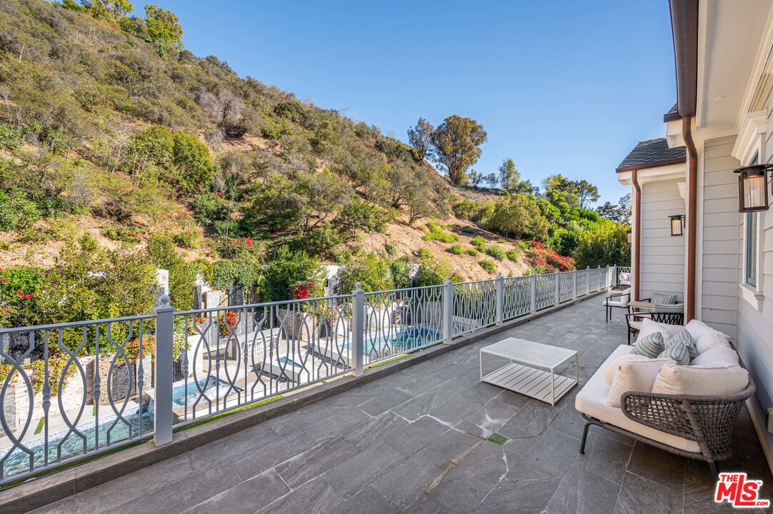 930 Roscomare Road Los Angeles, CA 90077 - Photo 42 of 54 a view of a balcony with chairs