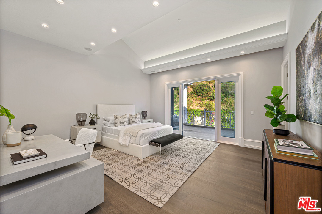 930 Roscomare Road Los Angeles, CA 90077 - Photo 44 of 54 a living room with furniture and a window