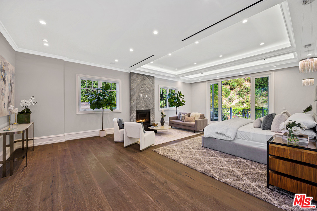 930 Roscomare Road Los Angeles, CA 90077 - Photo 46 of 54 a living room with furniture and a large window