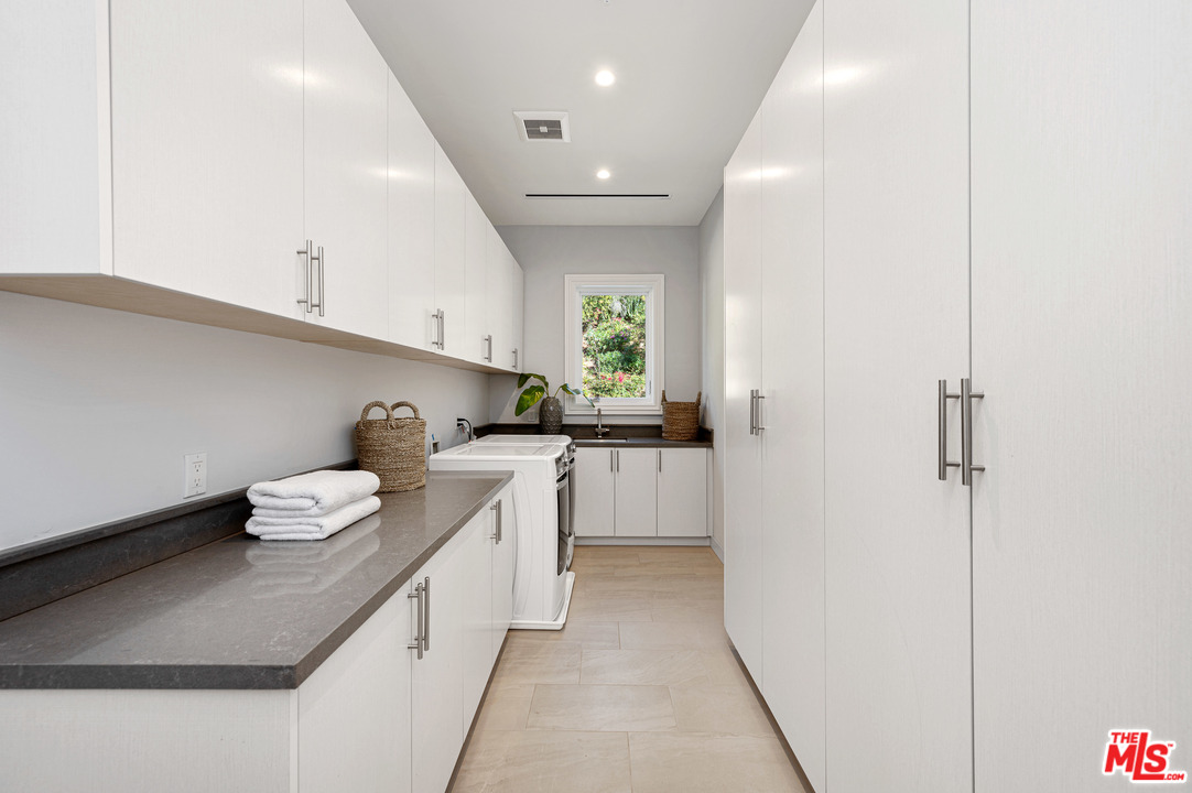 930 Roscomare Road Los Angeles, CA 90077 - Photo 52 of 54 a kitchen with a white stove top oven and refrigerator