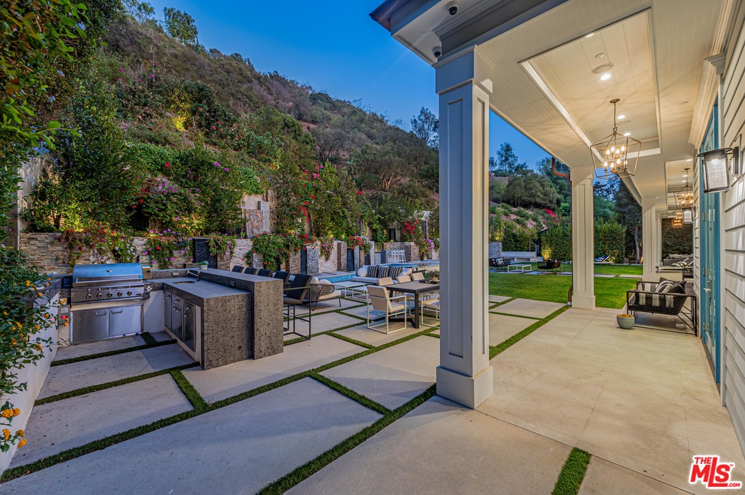 930 Roscomare Road Los Angeles, CA 90077 - Photo 10 of 54 a view of a patio with a backyard