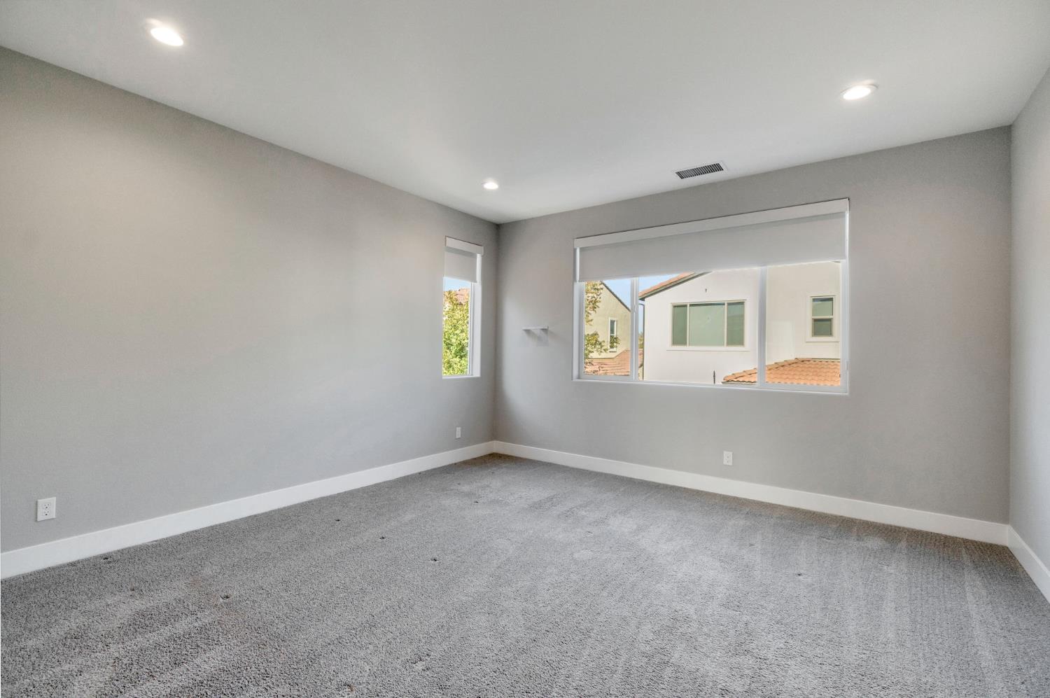 4415 Horizon Drive Madera, CA 93636 - Photo 30 of 41 an empty room with a window