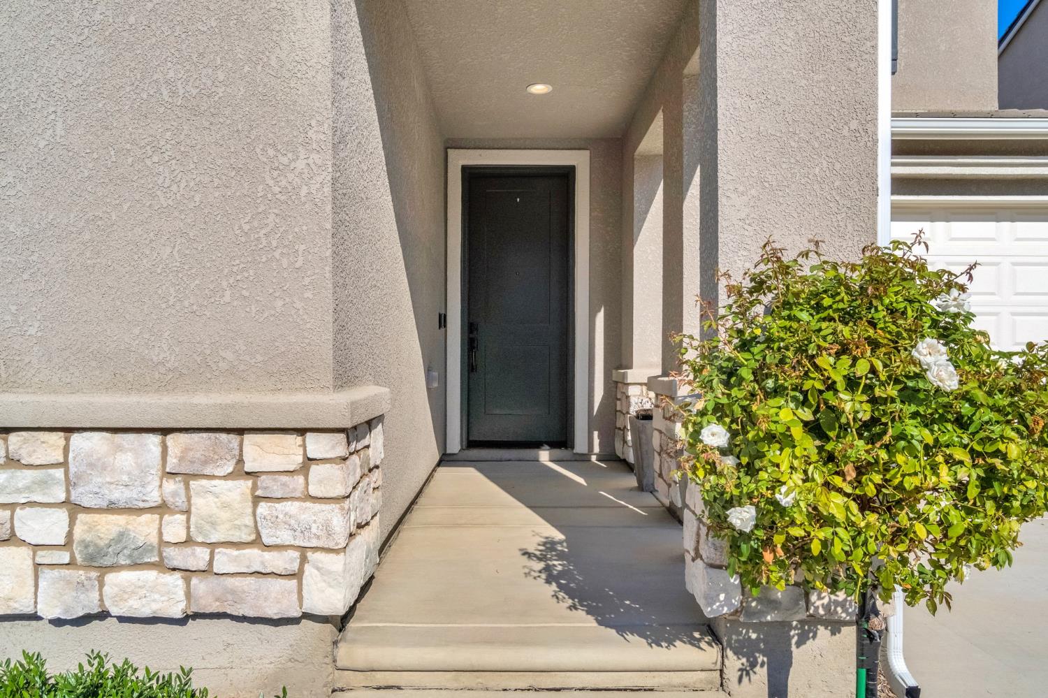 4415 Horizon Drive Madera, CA 93636 - Photo 3 of 41 a view of a entryway