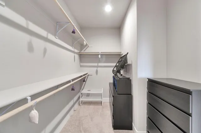 a view of entryway and kitchen