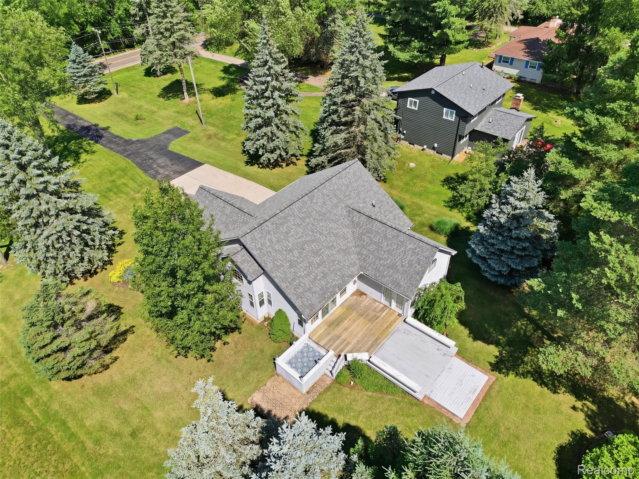 10288 Carmer Road Fenton, MI 48430 - Photo 38 of 52 69-DJI_0789_reedit_5ac7c262.jpg