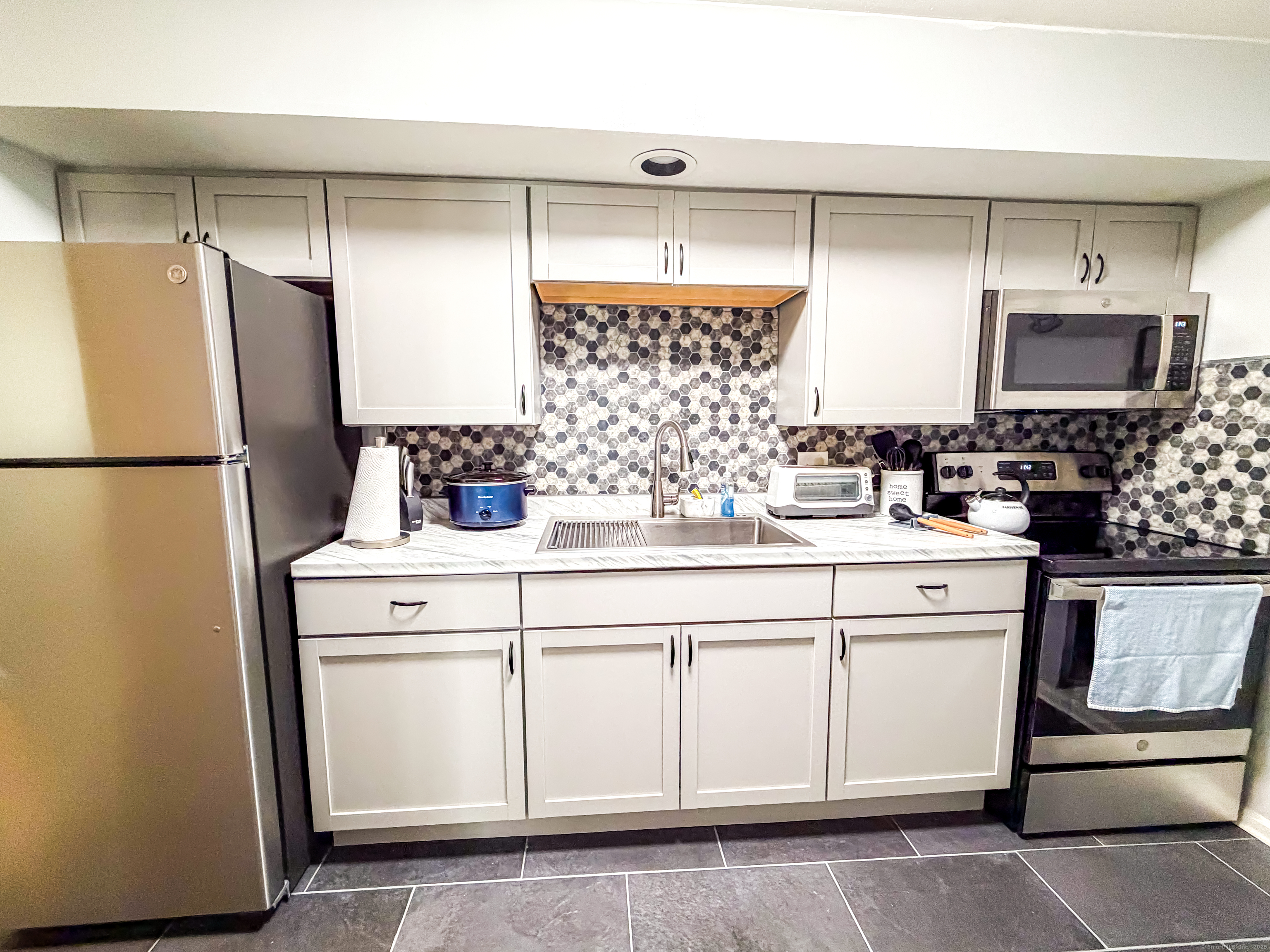 113 Horse Pond Road, Unit B Salem, CT 06420 - Photo 5 of 11