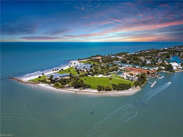 $271,000,000 | 100 Bay Road, Naples, FL 34102