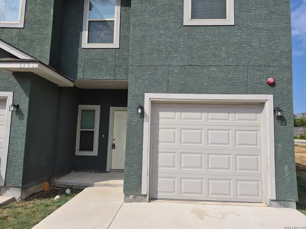 $1,595 | 13321 Reid Meadows, Live Oak, TX 78233