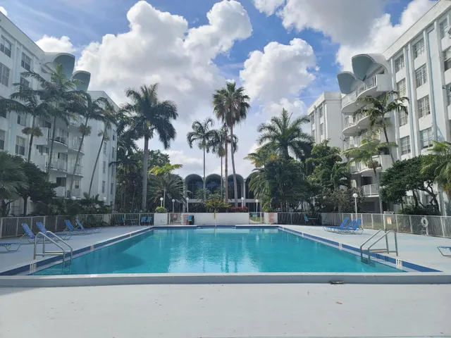 $1,850 | 494 Northwest 165th Street, Unit 602, Miami, FL 33169