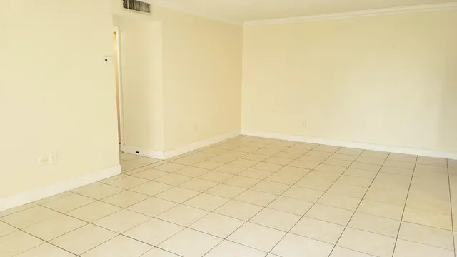 $1,850 | 494 Northwest 165th Street, Unit 602, Miami, FL 33169