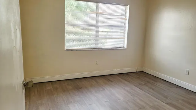 $1,850 | 494 Northwest 165th Street, Unit 602, Miami, FL 33169