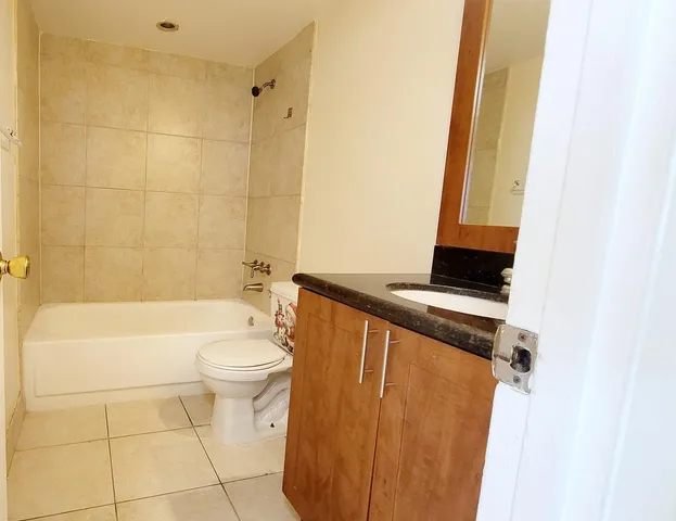 $1,850 | 494 Northwest 165th Street, Unit 602, Miami, FL 33169