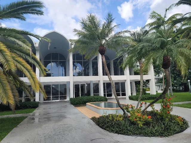 $1,850 | 494 Northwest 165th Street, Unit 602, Miami, FL 33169