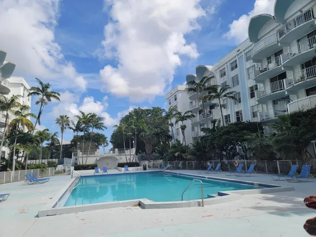 $1,850 | 494 Northwest 165th Street, Unit 602, Miami, FL 33169
