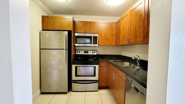 $1,850 | 494 Northwest 165th Street, Unit 602, Miami, FL 33169