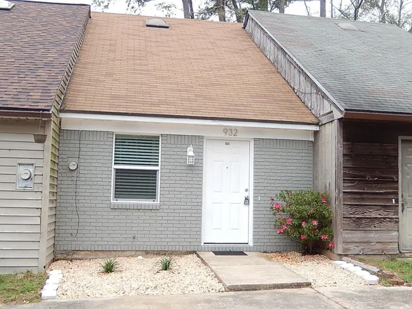 $1,375 | 932 South Lipona Road, Tallahassee, FL 32304